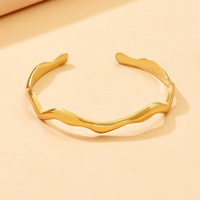   Bracelet en acier inoxydable vintage et minimaliste en forme de vague, inaltérable, avec ouverture réglable