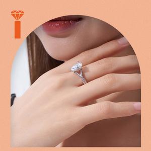 Elegante <span class=keywords><strong>Anello</strong></span> in <span class=keywords><strong>Argento</strong></span> Sterling <span class=keywords><strong>925</strong></span> <span class=keywords><strong>con</strong></span> Moissanite Taglio a Pera e Pietre Intrecciate, Perfetto per Proposte e Matrimoni - Product Image 6
