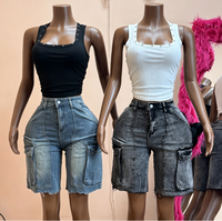 Ensemble décontracté deux pièces pour femme : débardeur à col carré avec rivets et short en jean