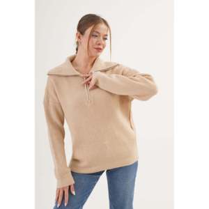 Suéter de Lana de Camello con Cuello de Cremallera para Mujer, Modelo Thessaloniki, Producto al por Mayor - Product Image 3