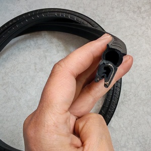 Cuishi <span class=keywords><strong>Bande</strong></span> d'étanchéité conductrice personnalisée pour blindage électromagnétique <span class=keywords><strong>de</strong></span> châssis, armoires, revêtements, inducteurs et onduleurs - Product Image 1