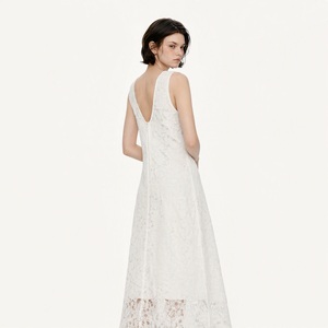 Robe midi blanche sans manches en dentelle, col rond, coupe trapèze, décontractée et élégante pour femme, idéale pour le quotidien, le bureau ou les soirées - Product Image 6