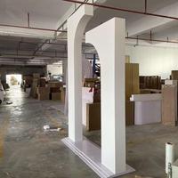 Nouvelle conception de supports d'affichage ronds en PVC blanc pour arche de mariage