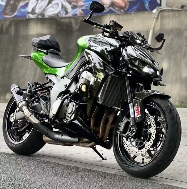 Kawasaki Z1000 1000cc Four Cylinder Water Cooled Naked Street Fighter Motorcycle High Performance