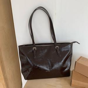 Bolso de mano de cuero marrón, gran capacidad, cierre de cremallera, bolso de hombro para mujer, uso diario, hecho en China F8903 - Product Image 1