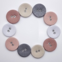 Boutons recouverts de tissu à 2 trous à prix compétitif, boutons à œillets métalliques pour vêtements et chaussures