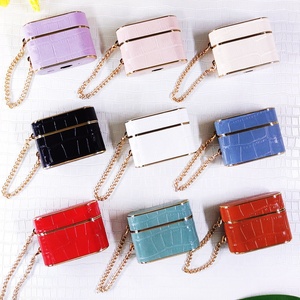 Étui pour AirPods à motif crocodile cylindrique, TPU+PU résistant aux chocs et anti-rayures avec cordon - Product Image 3