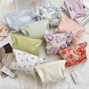 Borse per cosmetici floreali eleganti-sacchetti per il trucco in poliestere resistente, leggeri e portatili con grande capacità per i <span class=keywords><strong>viaggi</strong></span> - Product Image 2