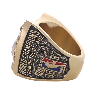 Vente en gros personnalisée pour hommes, bague de basket-ball jeunesse, coffret cadeau Linghu <span class=keywords><strong>1997</strong></span> Chicago pour <span class=keywords><strong>Bulls</strong></span> Championship Ring Diamond Gold Class - Product Image 4