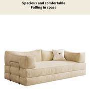Minimalistisches beigefarbenes Stoffsofa mit Metallbeinen und gepolsterten Armlehnen für das Wohnzimmer