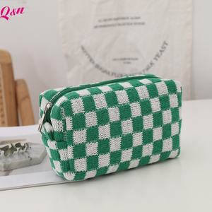 Bolsa de almacenamiento de maquillaje con patrón de rejilla informal de moda al por mayor bolsa de cosméticos de lana tejida de viaje portátil de mano - Product Image 2