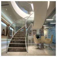 Escalier intérieur courbé Prima, style moderne, marches en bois, pour villa et projets