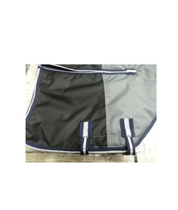 Couverture isolante pour chevaux, pour la protection hivernale et la couverture des écuries extérieures - Product Image 1
