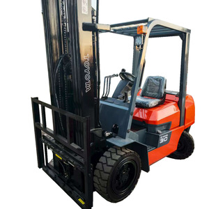 Chariot élévateur à fourche GPL Toyota d'occasion de 3 tonnes et 4,5 mètres, à prix avantageux et de haute qualité - Product Image 1