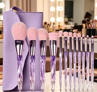 Lot de 12 pinceaux de maquillage professionnels en poils synthétiques doux, avec manche transparent orné de strass et de diamants, couleur violette, personnalisable avec logo.