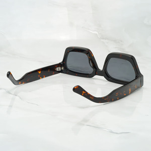 <span class=keywords><strong>Occhiali</strong></span> da <span class=keywords><strong>Sole</strong></span> Polarizzati con Logo in Metallo Personalizzato 1439S Montatura Quadrata Spessa in Acetato Premium per Uomo e <span class=keywords><strong>Donna</strong></span> - Product Image 3