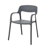 Chaise de salle à manger en plastique PP empilable avec accoudoirs, style nordique, pour extérieur, meubles de salon, fauteuil en plastique, vente en gros directe d'usine