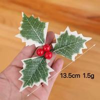 Model Bunga Sutra Mirip Asli Terlaris, Dekorasi Natal Ranting Holly Segitiga Tiga Cabang dengan Buah Berry Merah