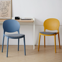 Chaises de salle à manger empilables modernes en polypropylène bon marché avec dossier en PP pour cafés, bistros et hôtels