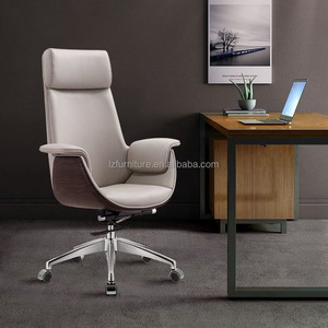 Chaise de bureau en cuir blanc, réglable, pivotante, ergonomique, avec roulettes, chaise de direction - Product Image 4