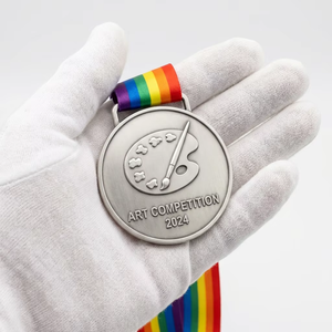 Médaille <span class=keywords><strong>de</strong></span> champion <span class=keywords><strong>de</strong></span> tournoi <span class=keywords><strong>de</strong></span> tennis en argent personnalisée avec relief <span class=keywords><strong>de</strong></span> raquette, balle et couronne <span class=keywords><strong>de</strong></span> lauriers pour les clubs sportifs et les académies - Product Image 5