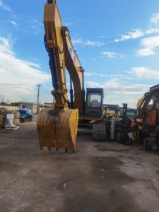 ขายตรงจากโรงงาน รถขุดไฮดรอลิกตีนตะขาบ CAT 330D สีส้มเหลือง ตัวสีเดิมจากโรงงาน ชั่วโมงการทำงานต่ำ - Product Image 6