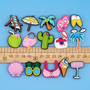 2025 nouveauté mignon en gros personnalisé décontracté dessin animé logo créateur de mode été plage chaussures décoration Pvc pour femmes sabots - Product Image 2