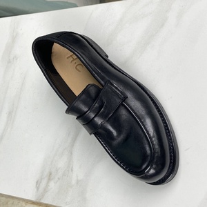 Zapatos de Vestir Casuales de Moda Hechos a Medida con Cuero Genuino de Alta Gama, con Suela Suave y Hecha a Mano, Mocasines de una Pieza para Hombre - Product Image 6