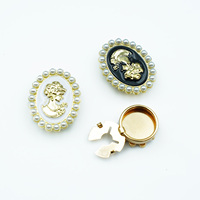 Kancing Manset Oval Motif Potret Wanita Vintage Kustom Pabrik, Berlapis Enamel Putih dan Hitam dengan Bingkai Mutiara, Model Jepit, OEM