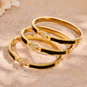 Bracelet pour femme en acier inoxydable plaqué or 18 carats, avec boucle en zircon 5A brillant, design émail noir, anti-ternissement - Product Image 2