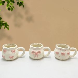 Tasse à café en céramique de luxe, rose mignon, motif nœud 3D, forme sac porte-bonheur irrégulière, cadeau léger, directement de l'usine - Product Image 3