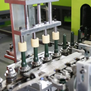 Machine <span class=keywords><strong>de</strong></span> moulage par soufflage étirable faisant des bouteilles d'eau en plastique Machines <span class=keywords><strong>de</strong></span> moulage par soufflage étirable automatique à <span class=keywords><strong>4</strong></span> cavités - Product Image 5