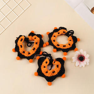 قبعة شتوية فاخرة بياقة مريلة حيوانات أليفة قبعة منسوجة يدويًا من الصوف والبوليستر نقش حيوانات مضحكة للقطط والكلاب لعيد الهالويون والكريسماس - Product Image 5