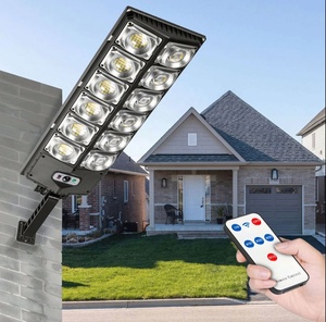 Lampadaire solaire LED tout-en-un avec batterie et garantie de 5 ans pour l'éclairage des routes et des jardins - Product Image 6