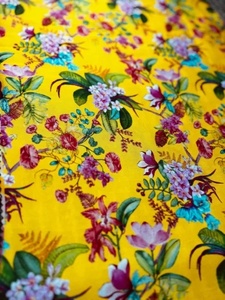 ผ้าซาตินจอร์เจตต์พิมพ์ลายดิจิทัลลายชาติพันธุ์ยอดนิยมสำหรับตัดเย็บเสื้อผ้าและชุดเดรส - Product Image 3