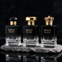 OEM ODM Vente en gros Flacon de parfum carré vide en verre noir de luxe de 30 ml, 50 ml, 100 ml, rechargeable, unique, avec emballage en boîte