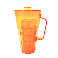 Vente en gros d'usine, pichet en plastique PS coloré sans BPA de 1800 ml avec 4 tasses gigognes pour l'eau, le thé, les jus, le lait, les boissons