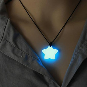 Colliers pentagramme luminescents pour femmes et hommes, pierre lumineuse, étoile porte-bonheur, collier de couple, cadeaux pour étudiants - Product Image 1