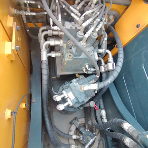 Pelle sur chenilles Hyundai HX130 d'occasion de haute qualité Machines de terrassement moyennes en bon état Composants de base Pompe à moteur - Product Image 6