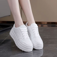 Chaussures décontractées pour femmes en PU, de haute qualité, vente en gros directe d'usine, chaussures décontractées de mode pour l'extérieur