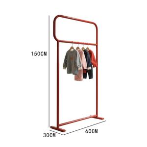 Étagère de présentation autoportante en fer rouge au design moderne, personnalisable, avec caractéristiques anti-rouille, 1 étagère pré-assemblée pour boutique de vêtements - Product Image 5