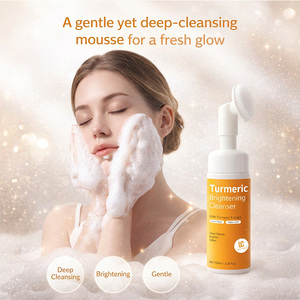 Mousse Nettoyante Éclaircissante Personnalisée au Curcuma et à l'<span class=keywords><strong>Eau</strong></span> <span class=keywords><strong>de</strong></span> <span class=keywords><strong>Rose</strong></span> – Formule OEM Marque Privée – Nettoyant <span class=keywords><strong>Visage</strong></span> <span class=keywords><strong>pour</strong></span> Peaux Ternes – Meilleur Produit <span class=keywords><strong>de</strong></span> Soin <span class=keywords><strong>de</strong></span> la Peau Direct Usine - Product Image 4