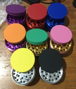 Grinder à herbes en aluminium rose mat avec logo personnalisé, revêtement en caoutchouc souple effet <span class=keywords><strong>gomme</strong></span> céramique, accessoires <span class=keywords><strong>de</strong></span> fumage brillants - Product Image 2