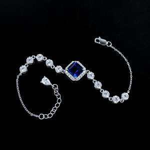 Bracelet de luxe en argent 925 avec saphir cultivé en laboratoire, bracelet halo en CZ bleu taille émeraude pour femme, vente en gros disponible - V - Product Image 2