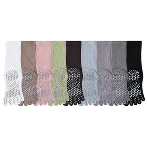 Chaussettes de sport mi-mollet personnalisées pour femmes, chaussettes de yoga et de Pilates à cinq doigts, antibactériennes, chaussettes de sol à doigts séparés, design individuel - Product Image 5
