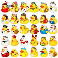 Canard en caoutchouc flottant à presser, design de tenue variée, collection adorable, jouet pour décoration de fête et cadeau