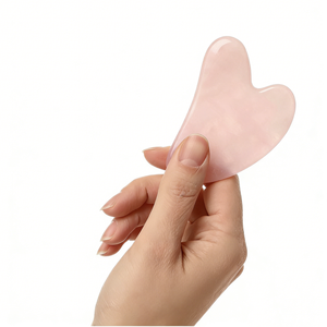 Herramienta <span class=keywords><strong>Gua</strong></span> <span class=keywords><strong>Sha</strong></span> de <span class=keywords><strong>Cuarzo</strong></span> <span class=keywords><strong>Rosa</strong></span> <span class=keywords><strong>Auténtico</strong></span> - Masajeador Facial en Forma de Corazón para Contorno y Reducción de Hinchazón - Product Image 1