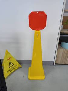 Cône de signalisation carré en plastique jaune imprimable sur 4 faces, en carton, personnalisé, vente en gros d'usine - Product Image 6