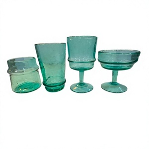 Ensemble de verres à cocktail vintage faits à la main en verre vert, 4 pièces, verres highball et verres à pied, pour les fêtes - Product Image 1