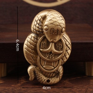 Colgante de serpiente dorada de latón, amuleto de animal de estilo chino de latón macizo para regalo, adorno decorativo unisex - Product Image 4